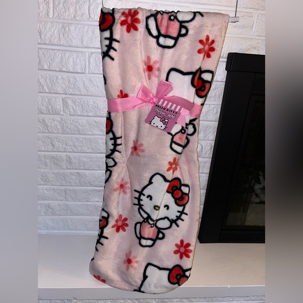 Hello kitty pink daisy throw